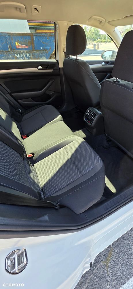 Volkswagen Passat 2.0 TDI SCR DSG Comfortline - 6