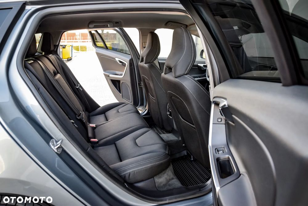 Volvo V60 D3 Drive-E Momentum - 21
