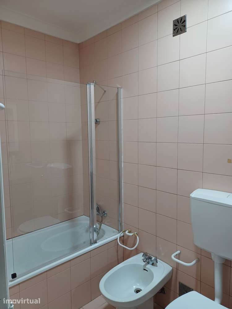 Apartamento T0 com cozinha equipada na Guarda - Grande imagem: 2/6