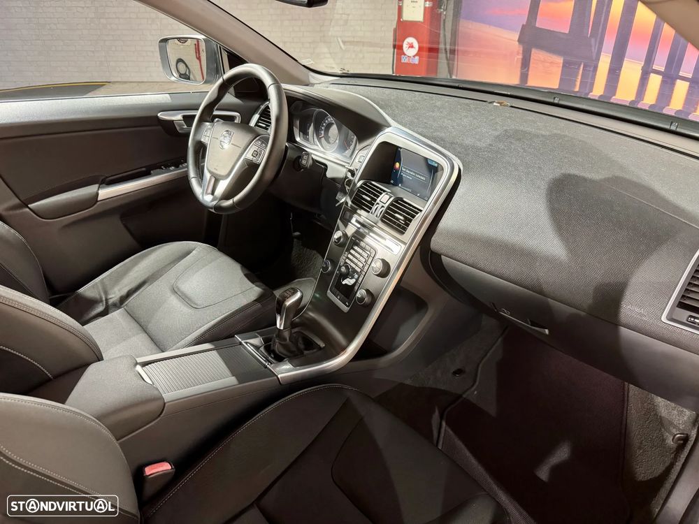 Volvo XC 60 2.0 D4 Momentum - 18