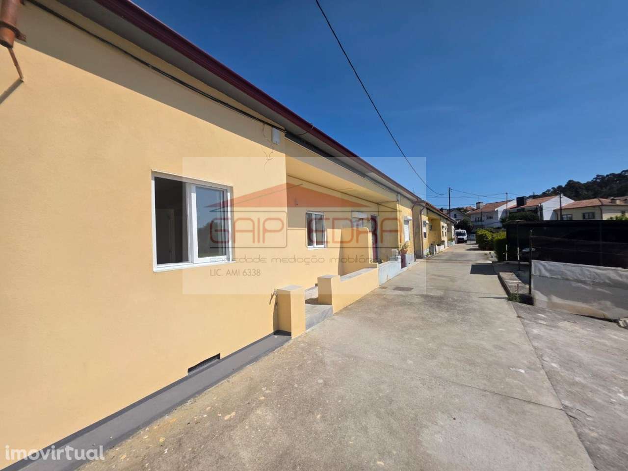 Pequena casa térrea estado novo com terreno Vilar Paraíso - Grande imagem: 2/28