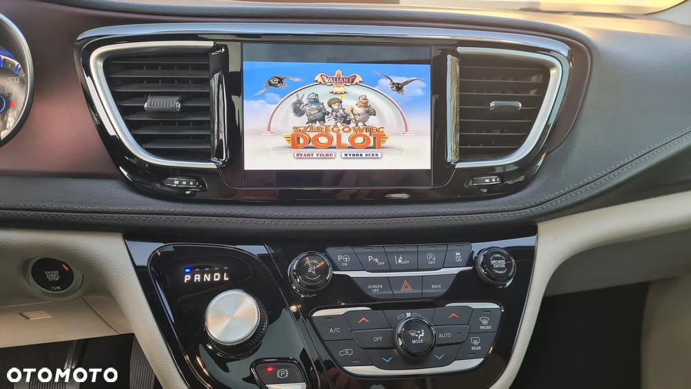 Chrysler Pacifica - 11