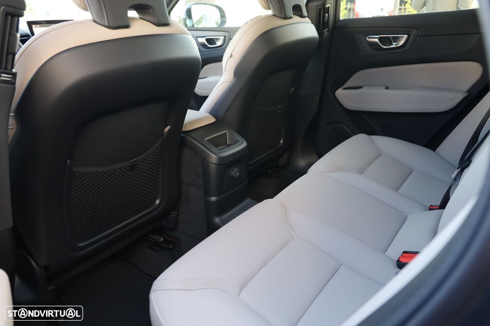 Volvo XC 60 2.0 T6 PHEV Plus Dark - 13