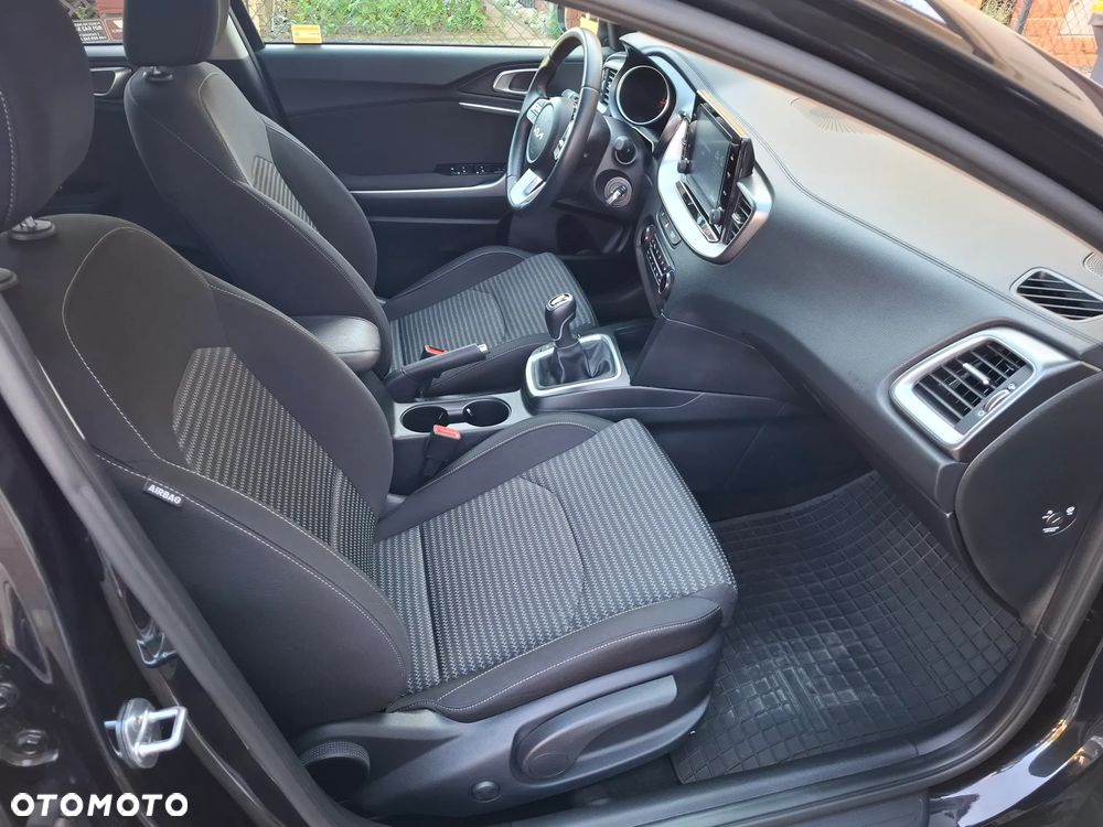 Kia Ceed 1.5 T-GDI M - 23