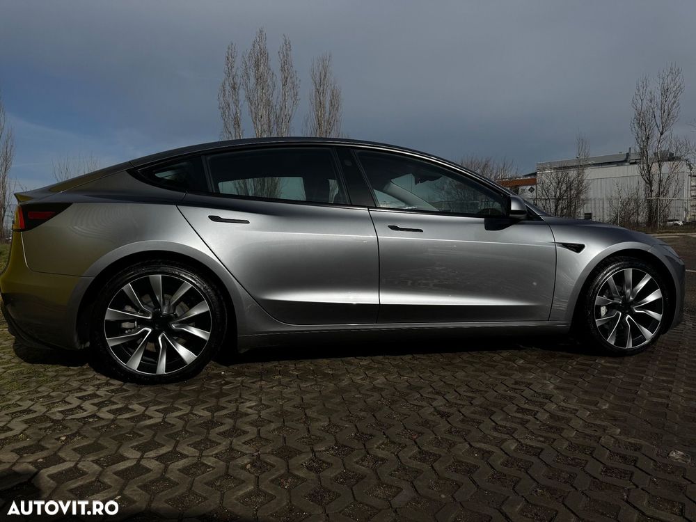 Tesla Model 3 - 3