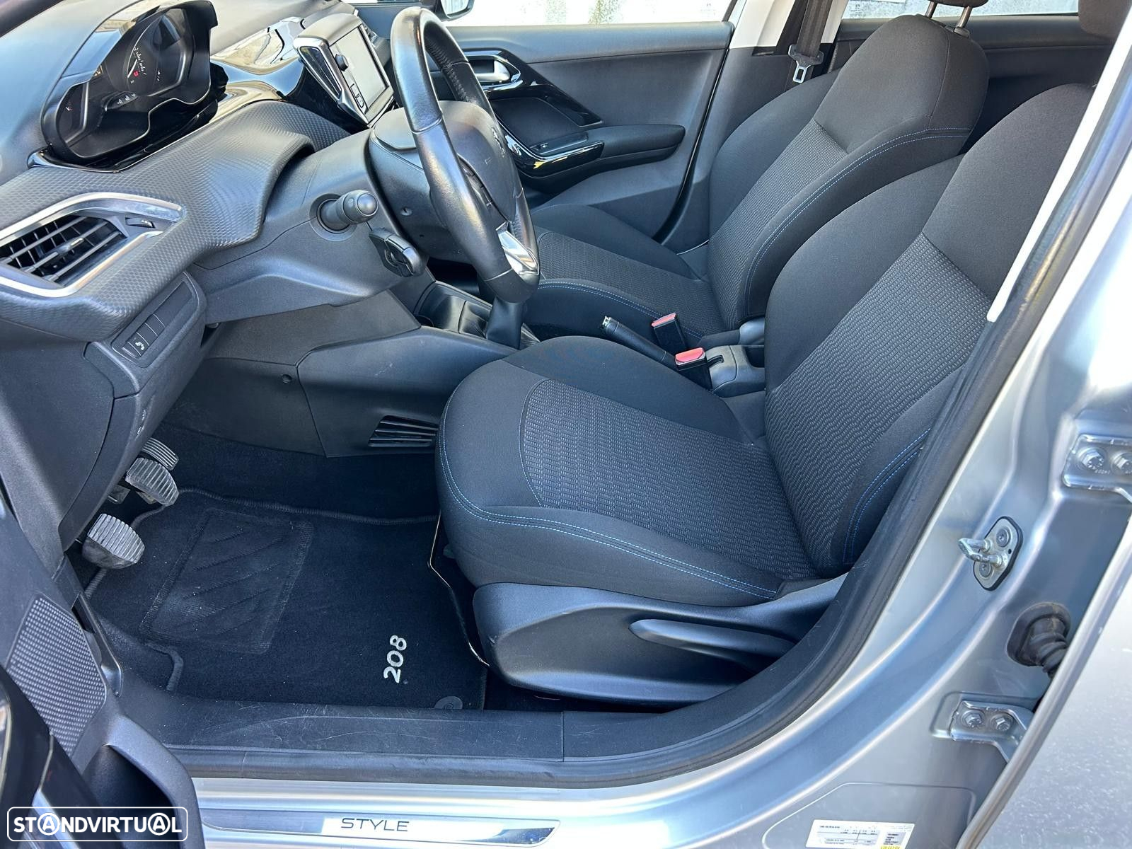 Peugeot 208 1.2 PureTech Style - 27
