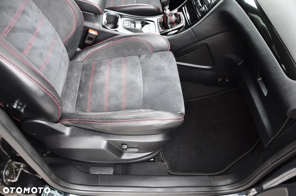 Ford S-Max 2.2 TDCi DPF Titanium X - 32