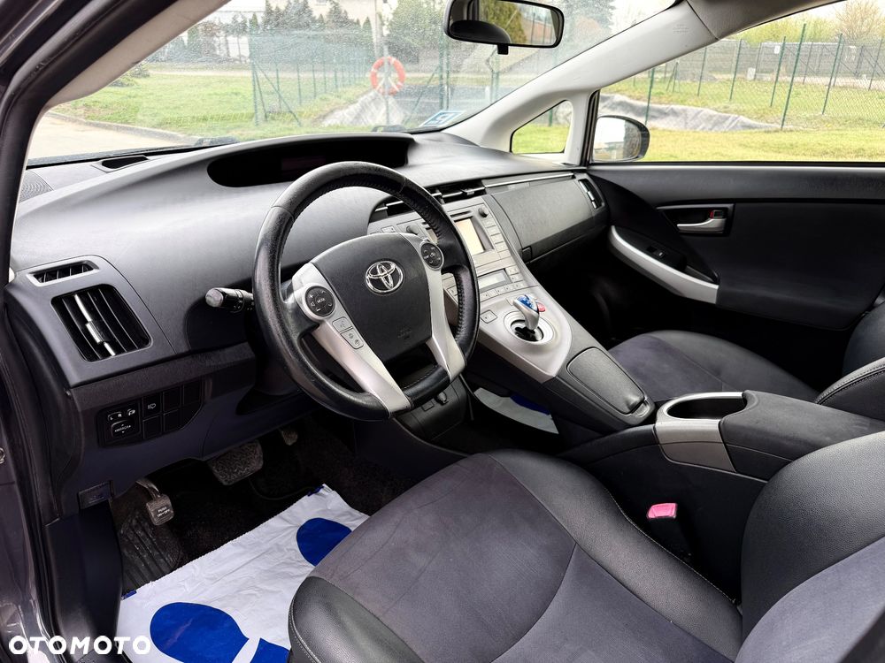 Toyota Prius 1.8 HSD Premium - 10