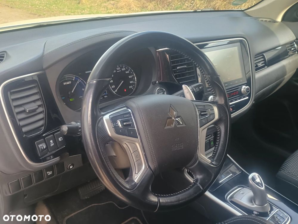 Mitsubishi Outlander - 19