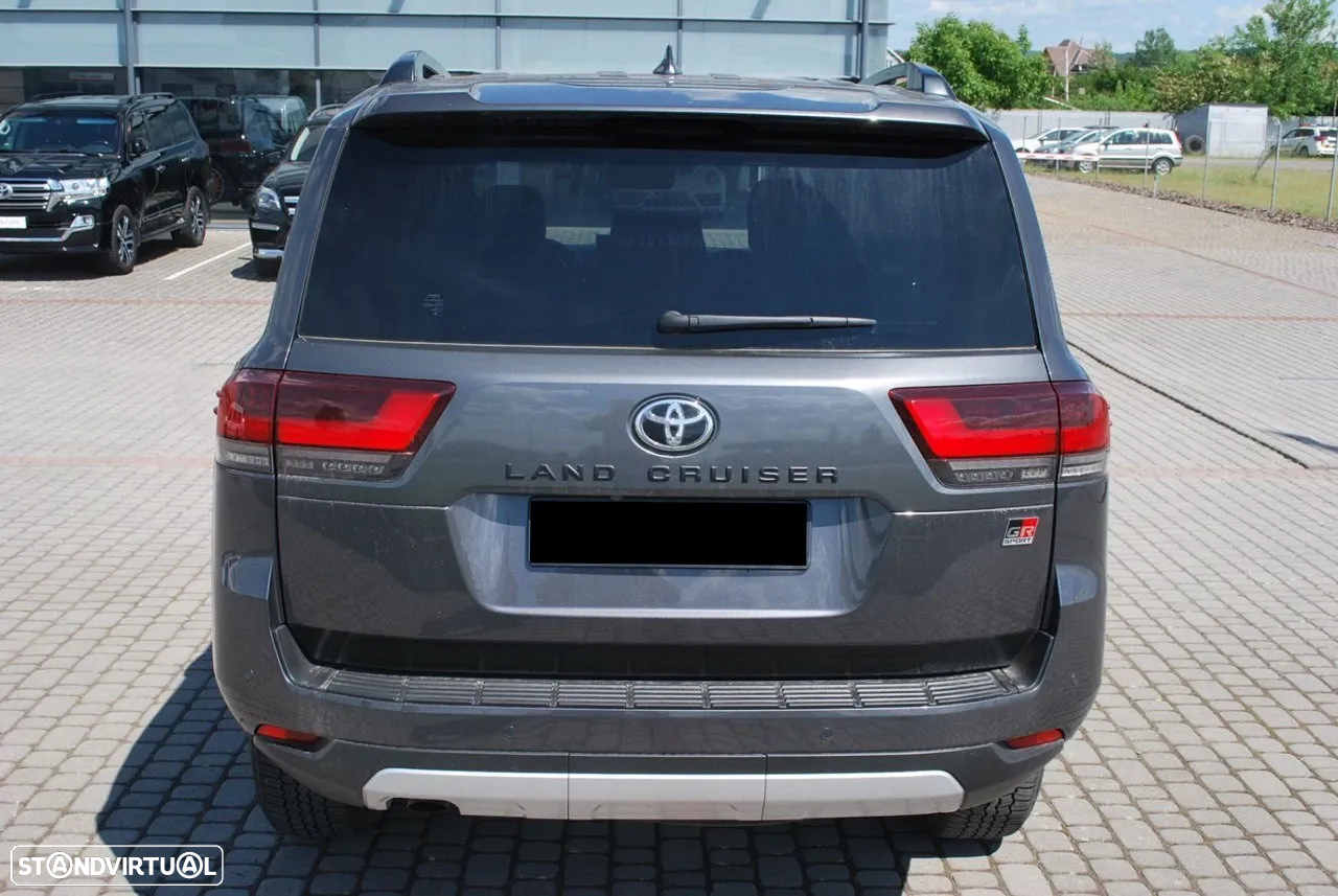Toyota Land Cruiser - 7