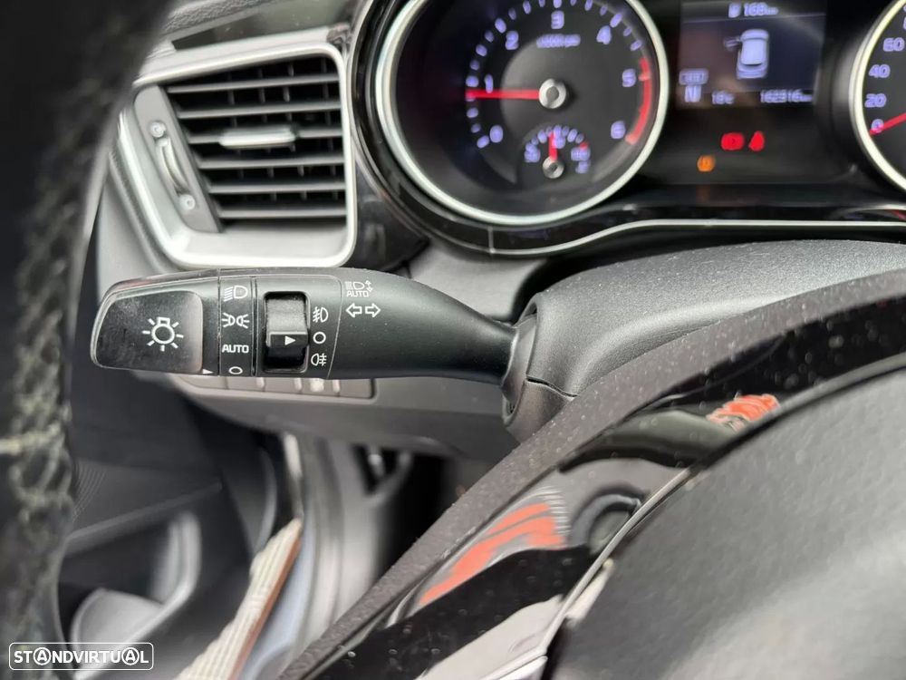 Kia Ceed SW 1.6 CRDi MHEV Drive+SRF - 6