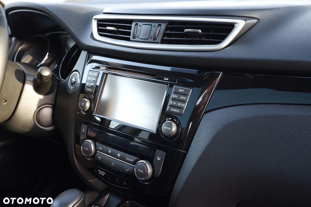 Nissan Qashqai 1.6 DCi Xtronic N-Connecta - 6