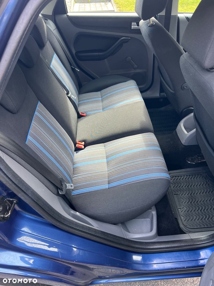 Ford Focus 1.6 16V Style+ - 15