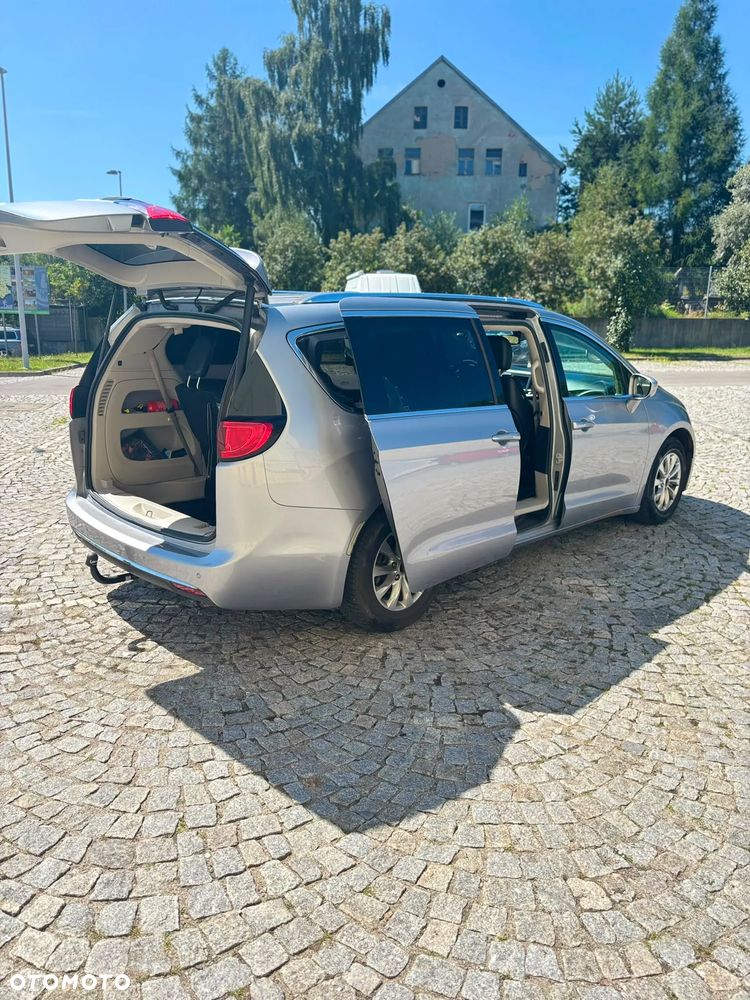Chrysler Pacifica - 9