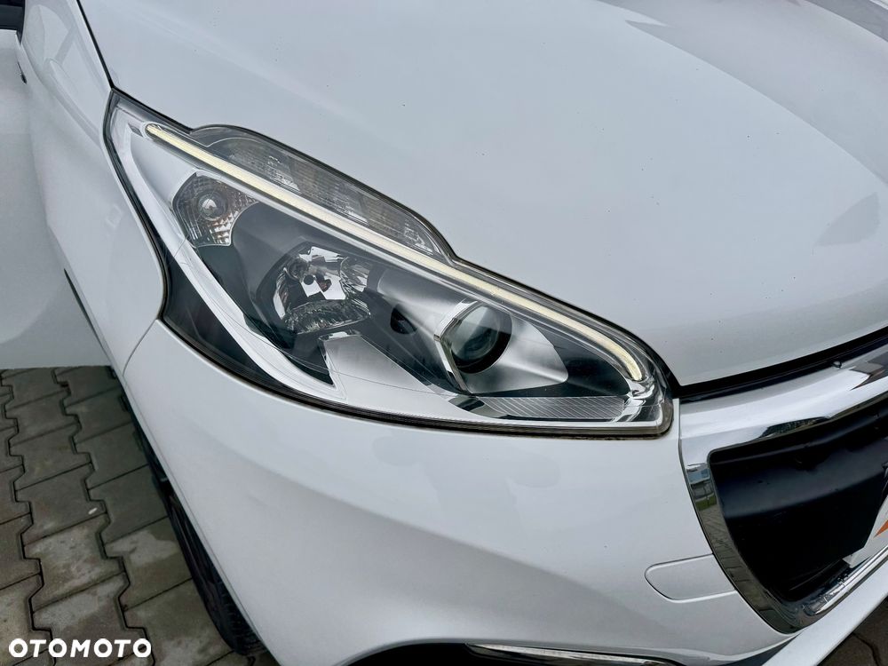 Peugeot 208 1.2 PureTech Style - 11