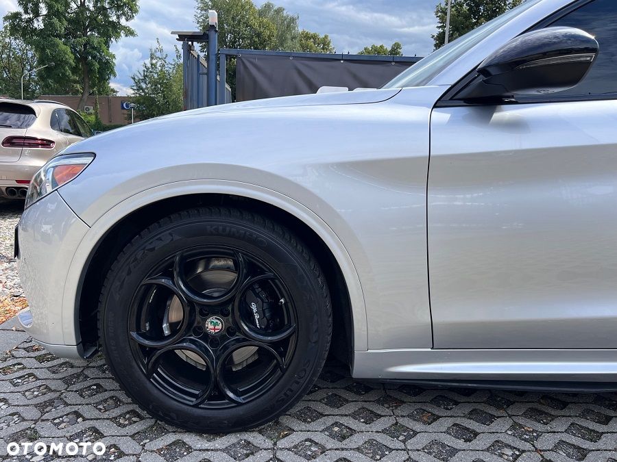 Alfa Romeo Stelvio 2.0 Turbo 16V AT8-Q4 Veloce - 9