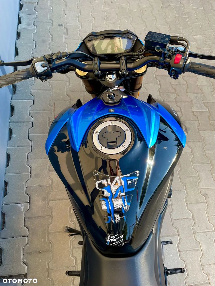 Suzuki GSX - 15