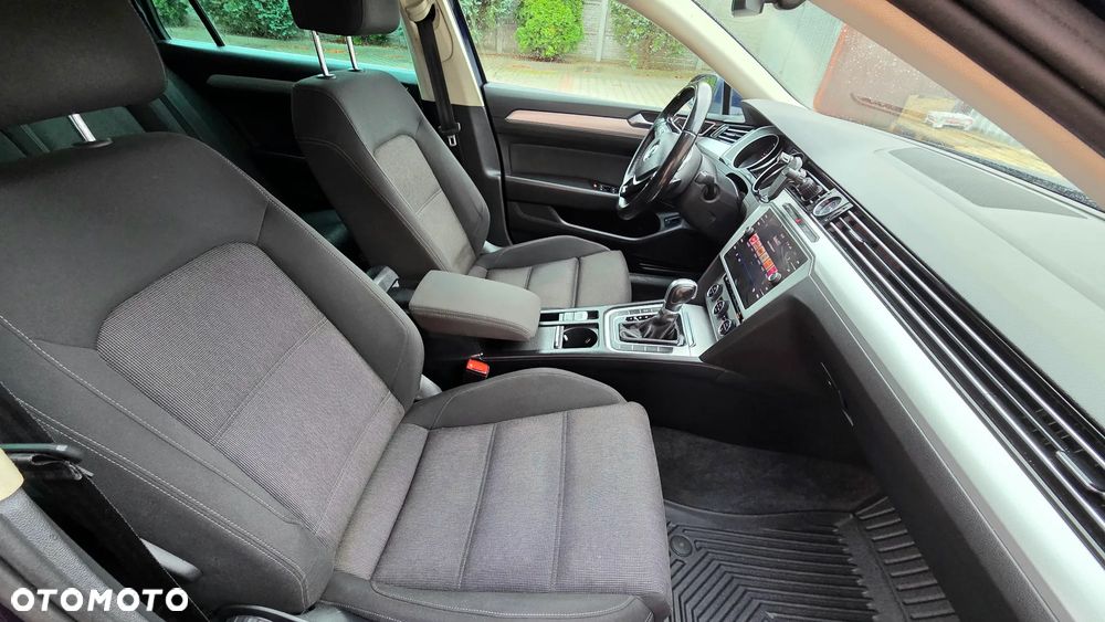 Volkswagen Passat - 9