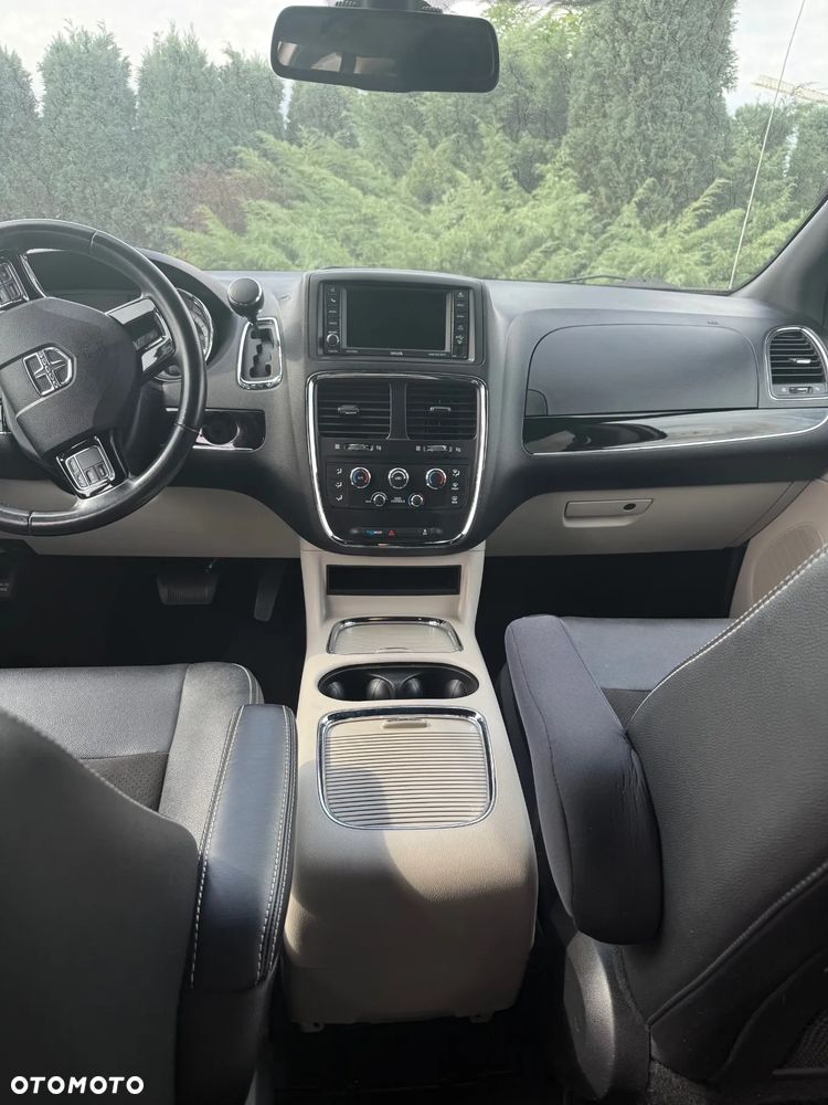 Dodge Grand Caravan - 5