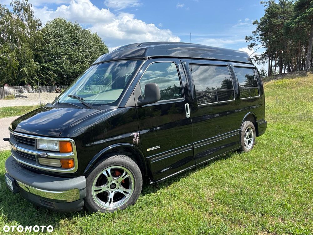 Chevrolet Chevy Van - 3