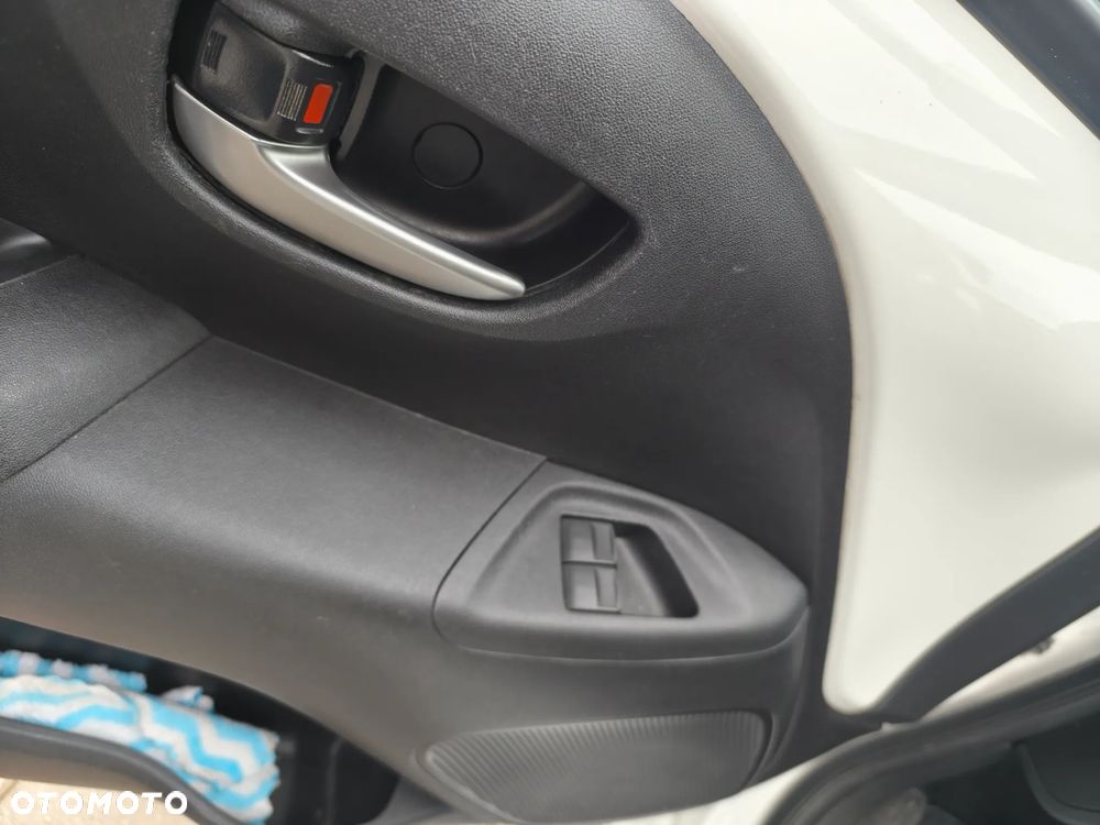 Toyota Aygo x-play - 13