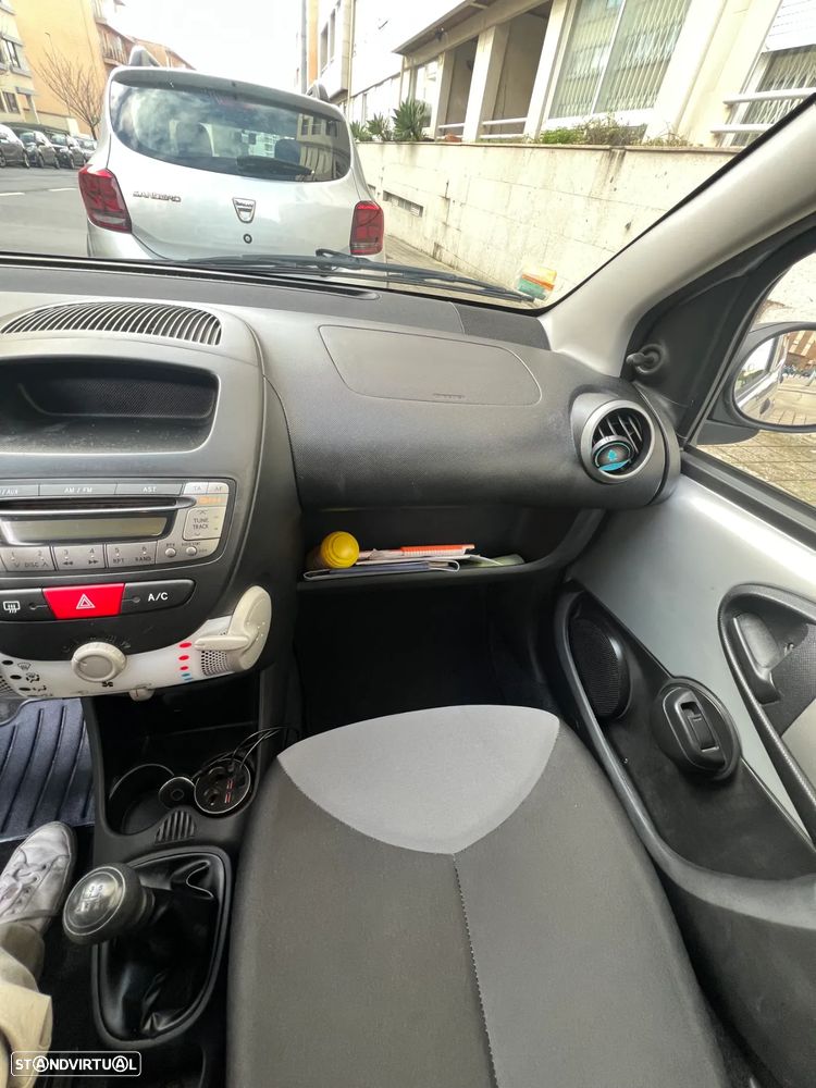 Peugeot 107 1.0 Urban - 12