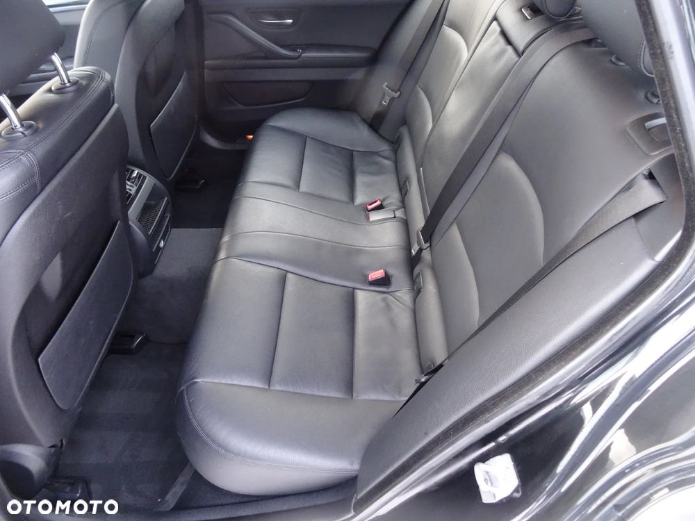 BMW Seria 5 525d xDrive Sport-Aut - 17
