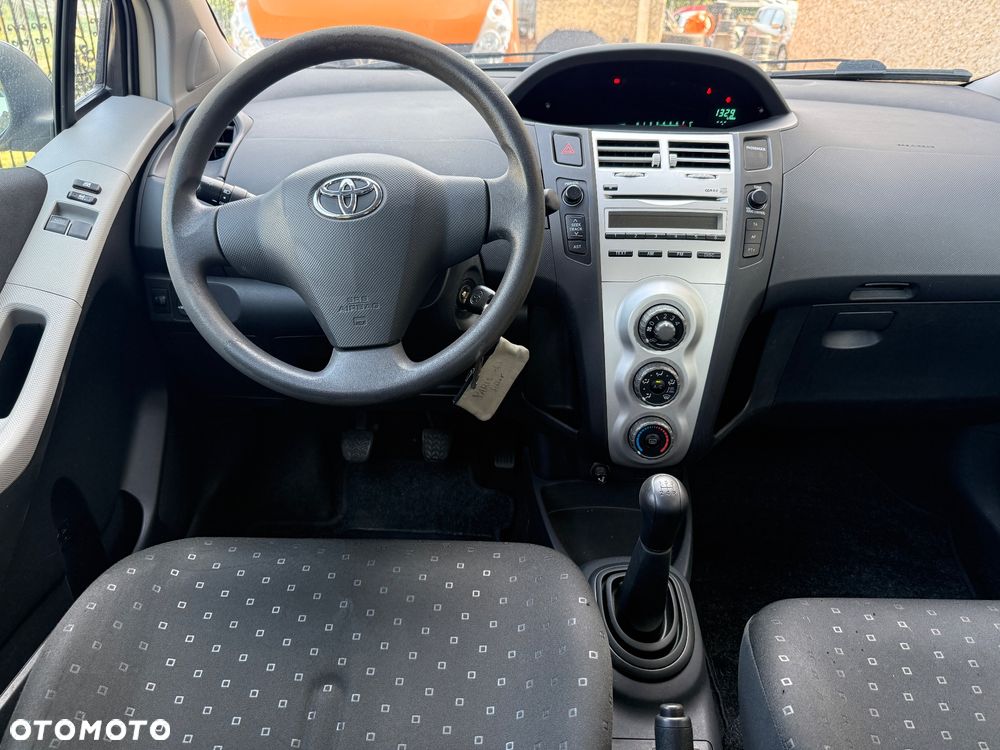 Toyota Yaris - 17