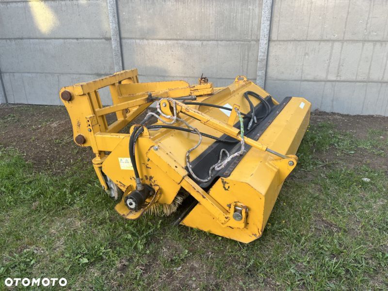 Case 695ST - 7