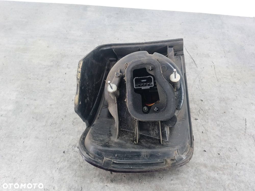 LAMPA TYLNA PRAWA VW GOLF PLUS I 5M0945096N 89033608 - 5