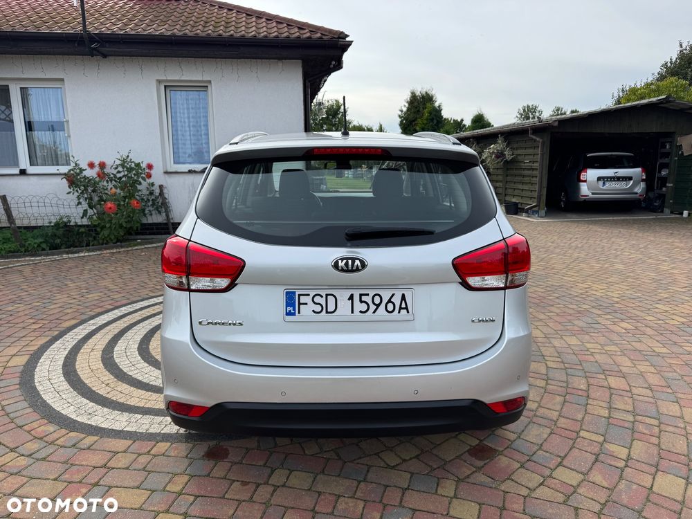 Kia Carens - 5