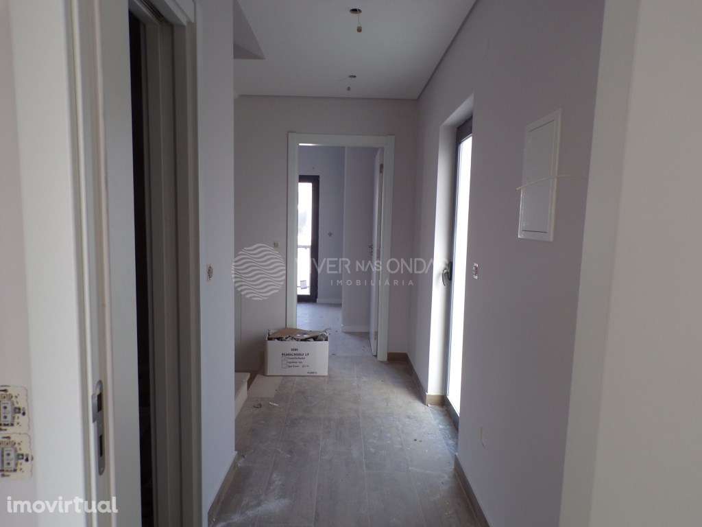 Moradia geminada T3 - Triplex | Garagem-box | Terraço - Grande imagem: 4/17