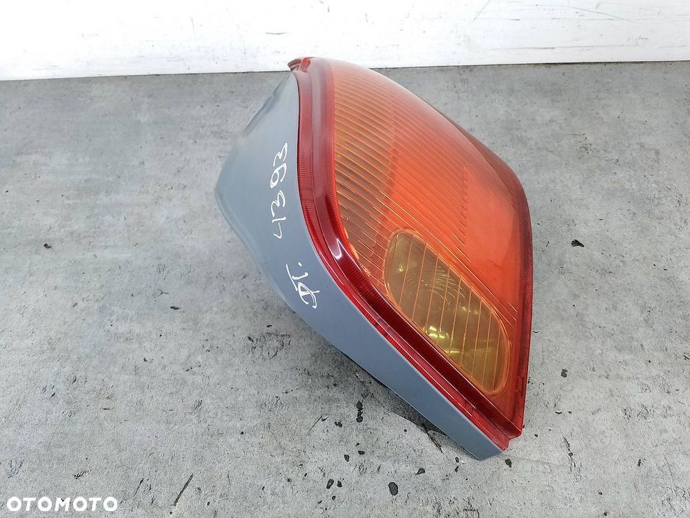 LAMPA TYLNA PRAWA TOYOTA YARIS I FL 52-049 HATCHBACK 3D - 4