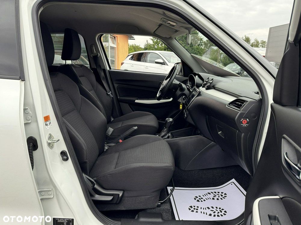 Suzuki Swift 1.2 Premium Plus CVT - 20