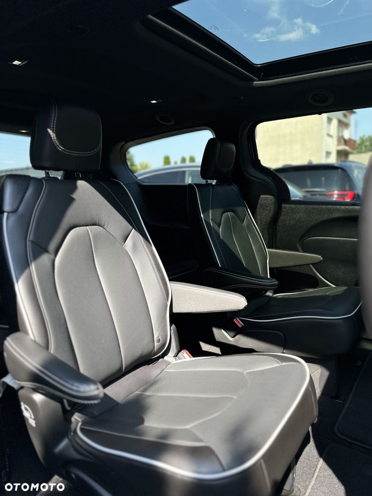 Chrysler Pacifica - 32