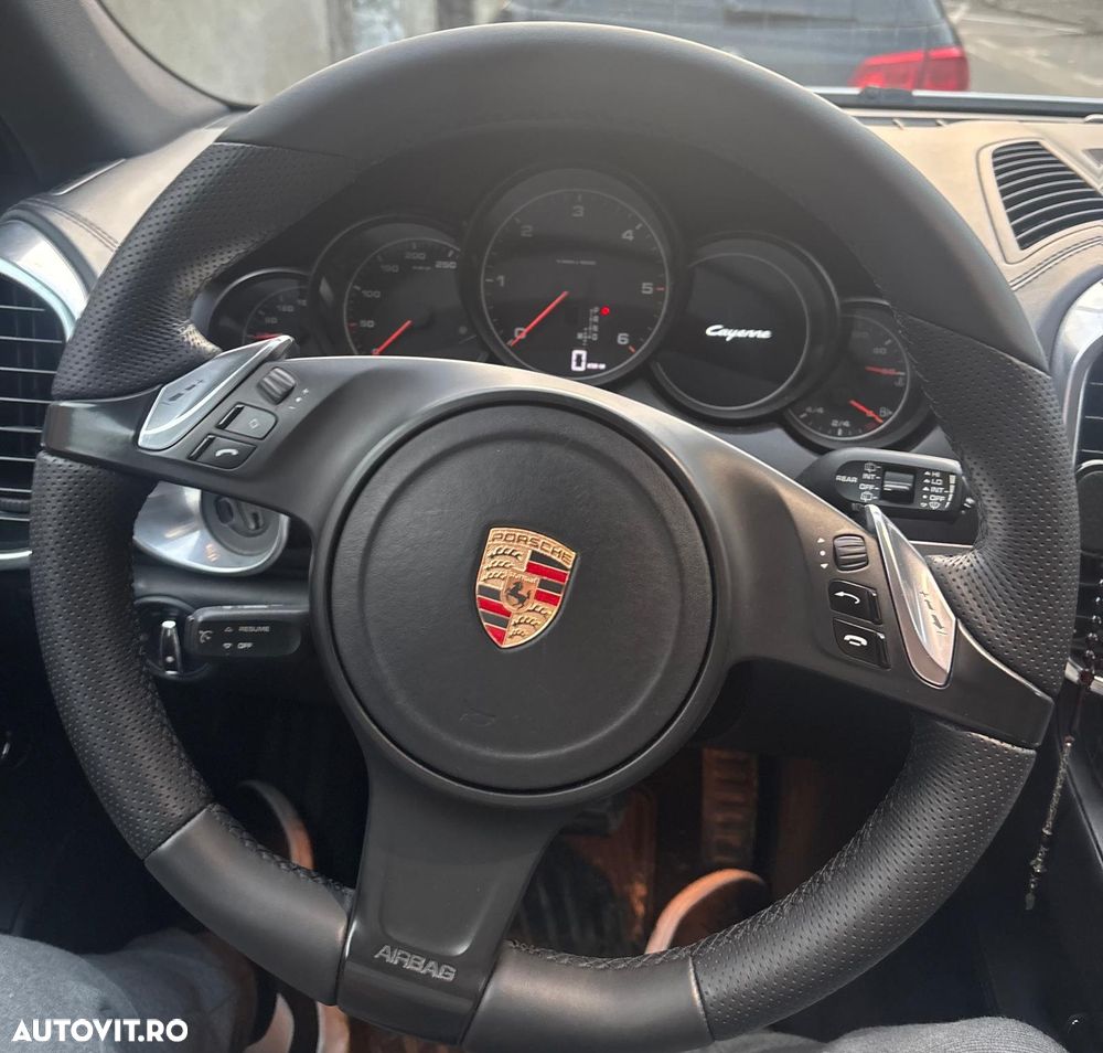 Porsche Cayenne - 21