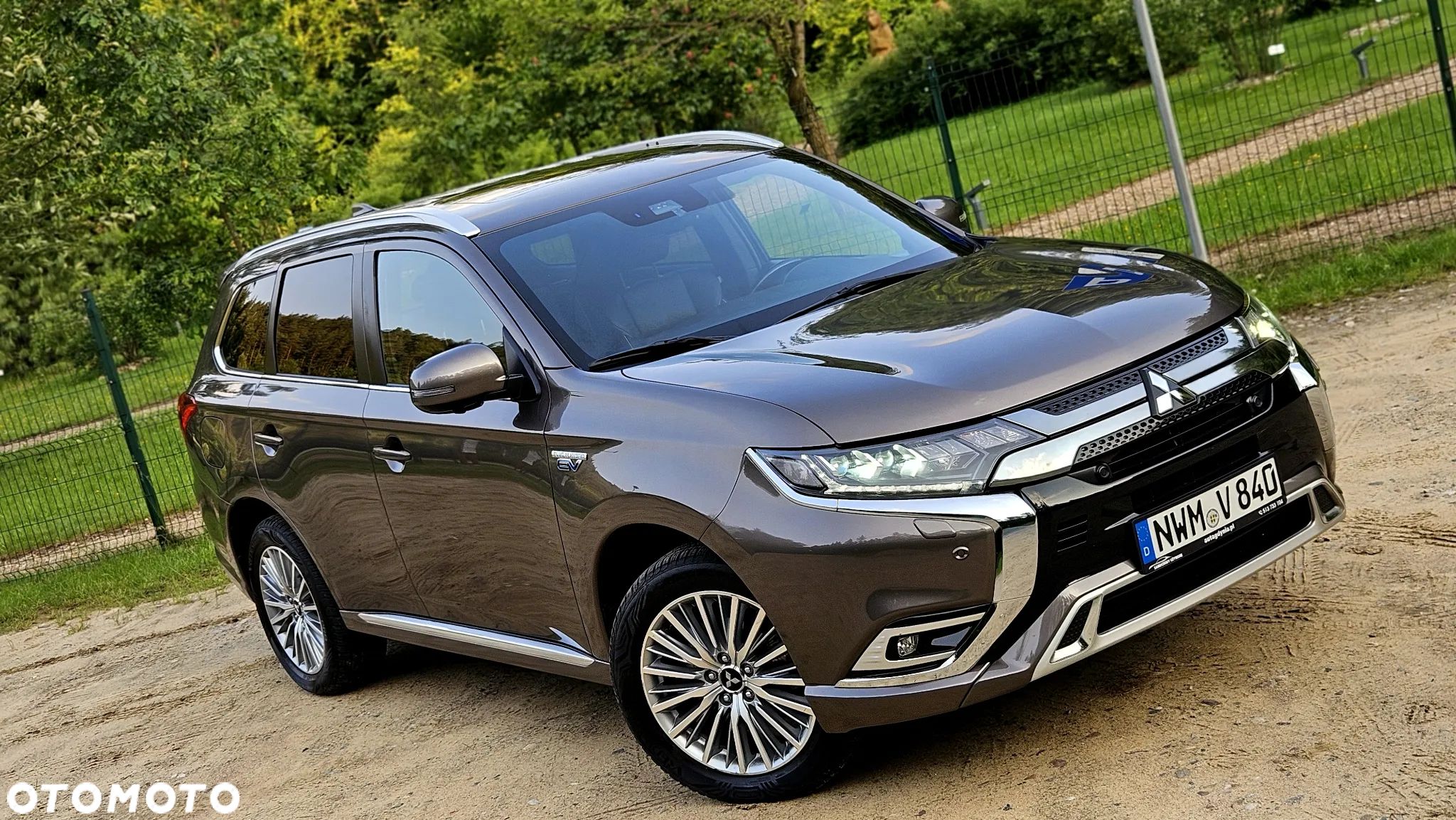 Mitsubishi Outlander PHEV Intense + - 1