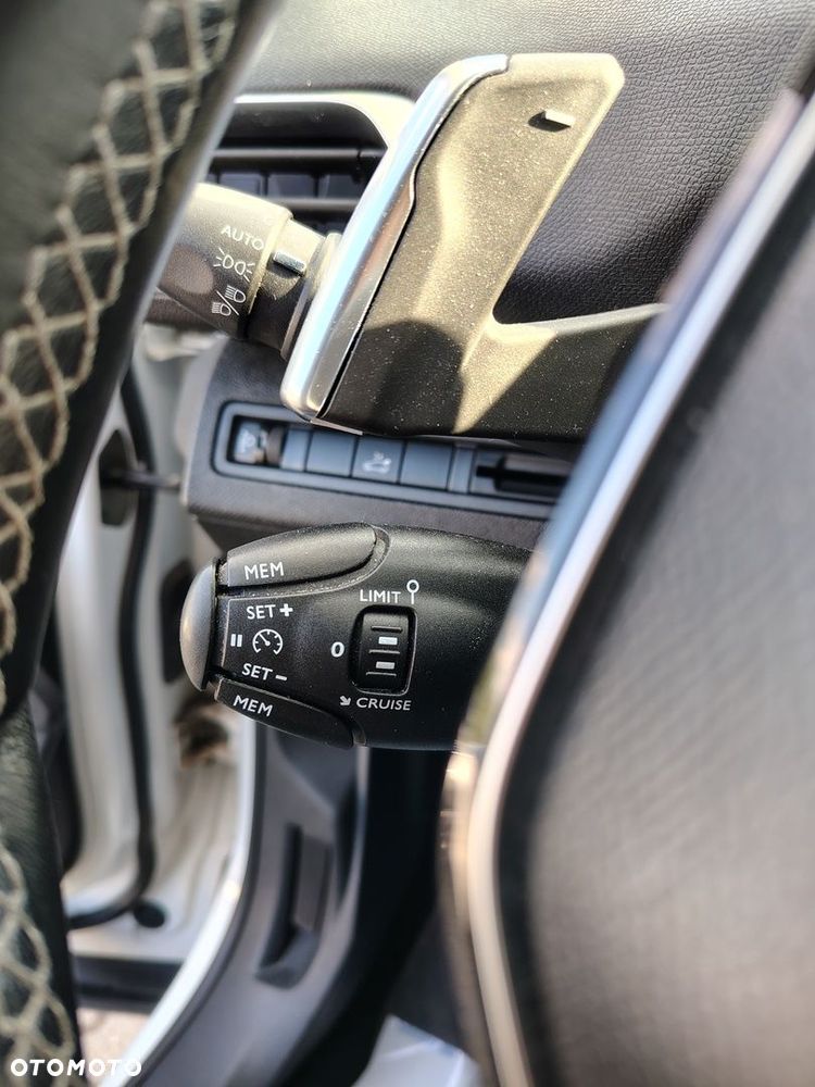 Peugeot 5008 1.6 BlueHDI Allure S&S EAT6 - 20