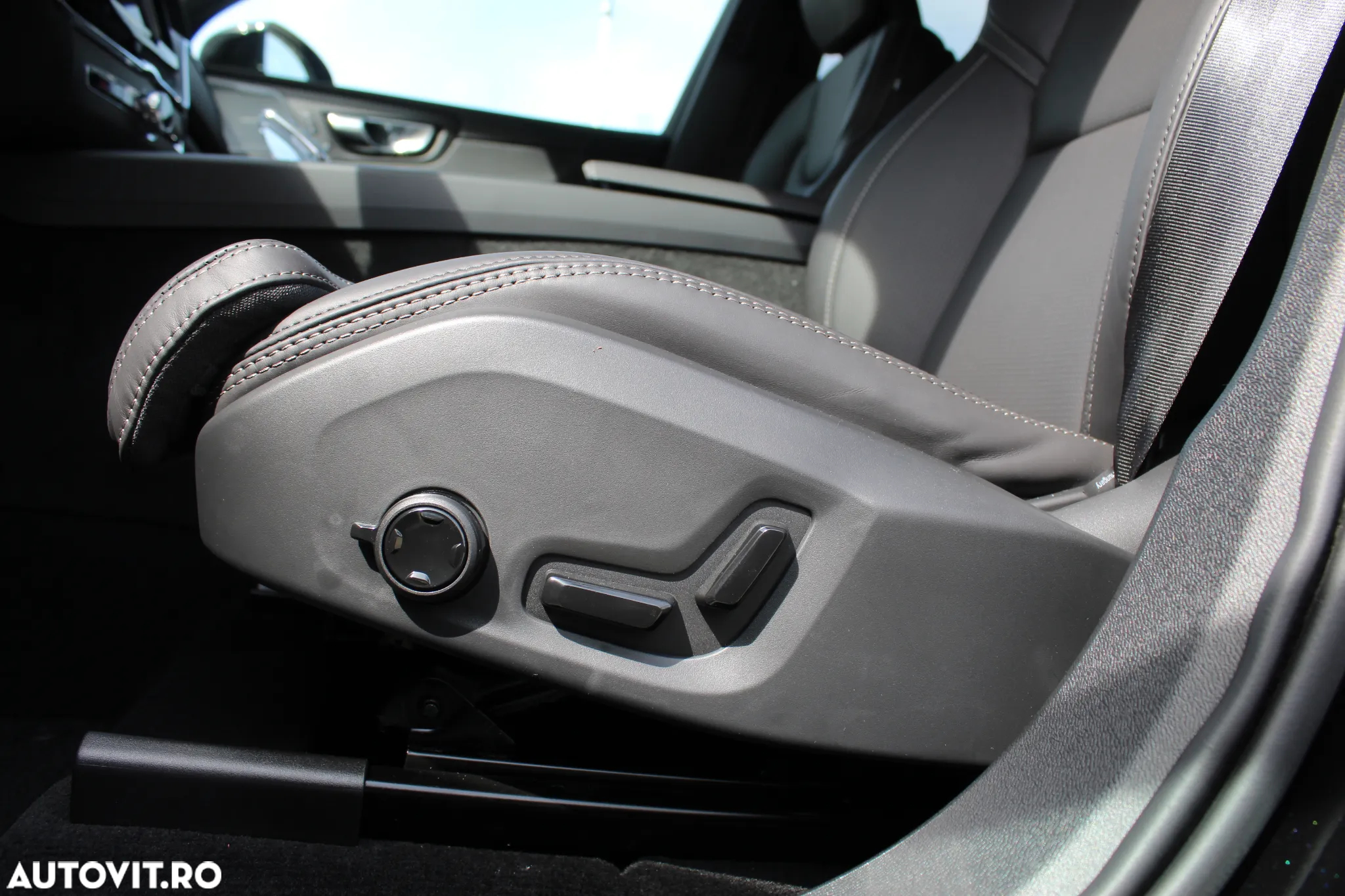 Volvo XC 60 T8 AWD AT PHEV Plus Black Edition - 26