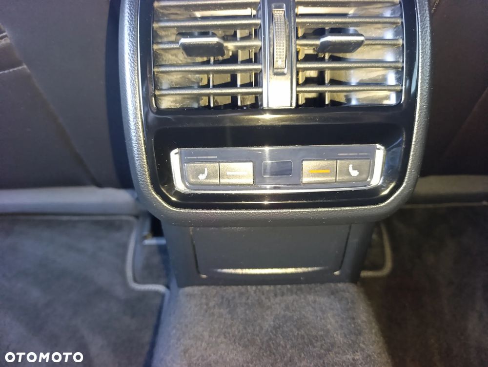 Volkswagen Arteon 2.0 TDI SCR DSG R-Line Edition - 31