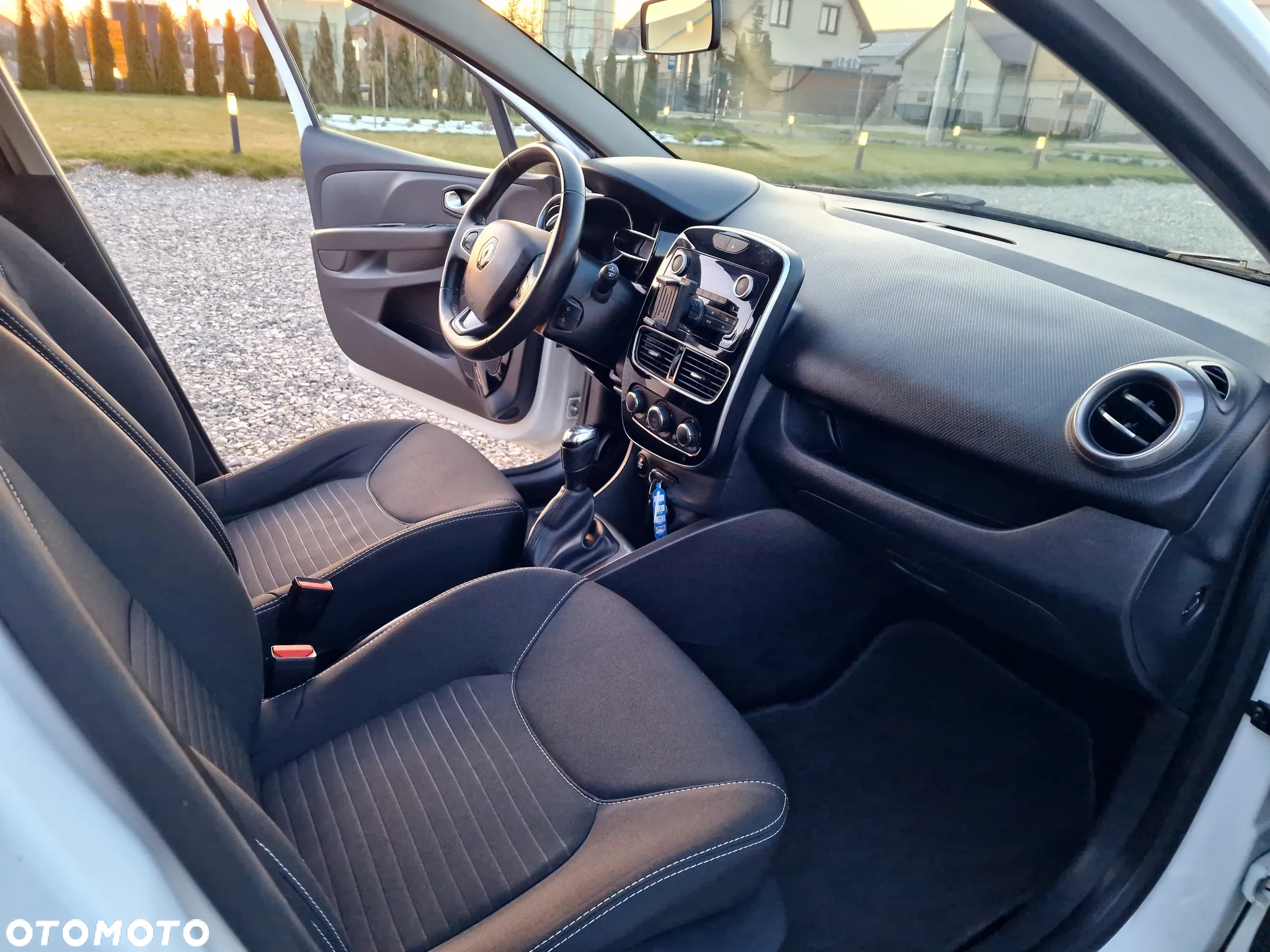 Renault Clio 1.2 16V Limited - 17