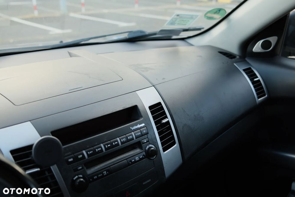 Mitsubishi Outlander 2.0 DID Intense + - 4