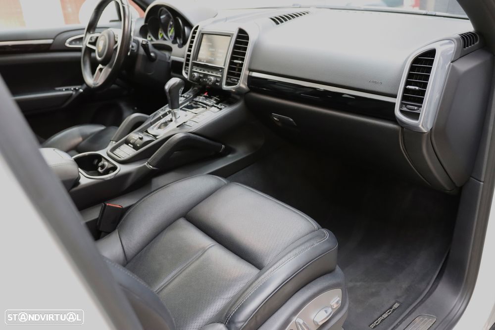 Porsche Cayenne - 24