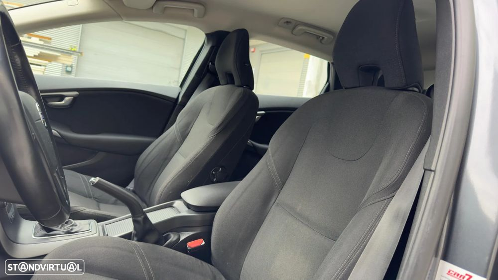 Volvo V40 1.6 D2 R-Design Momentum Powershift - 6