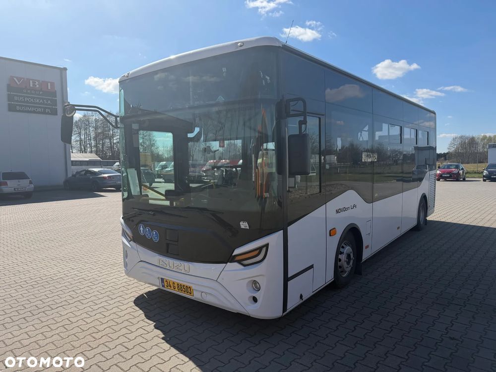 Isuzu Novociti Life - 2