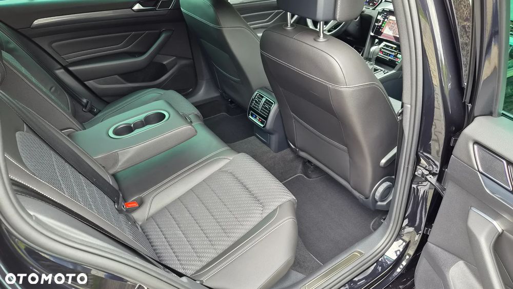 Volkswagen Passat - 25