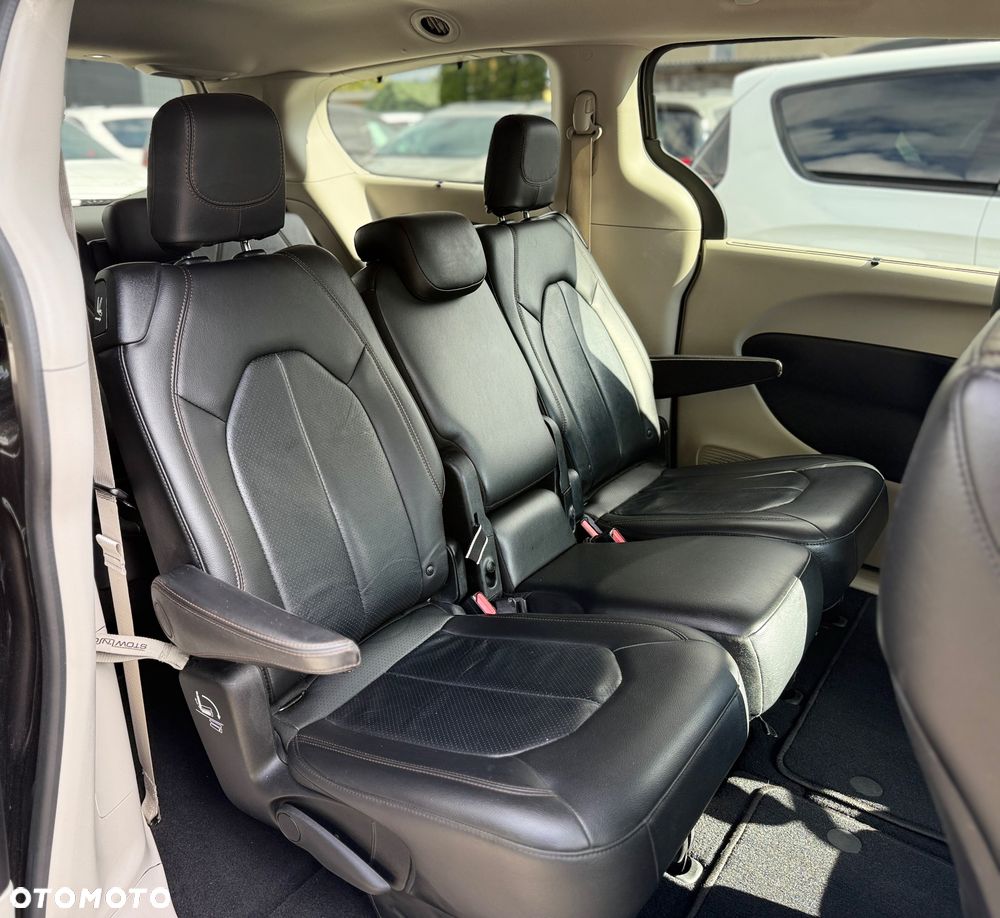 Chrysler Pacifica - 15