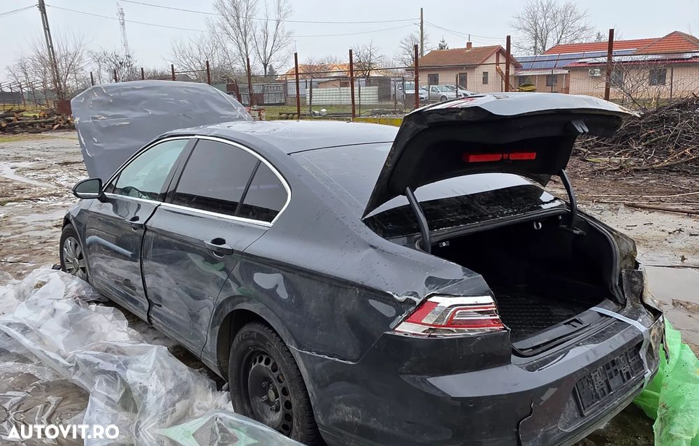 Volkswagen Passat 2.0 TDI Comfortline - 8