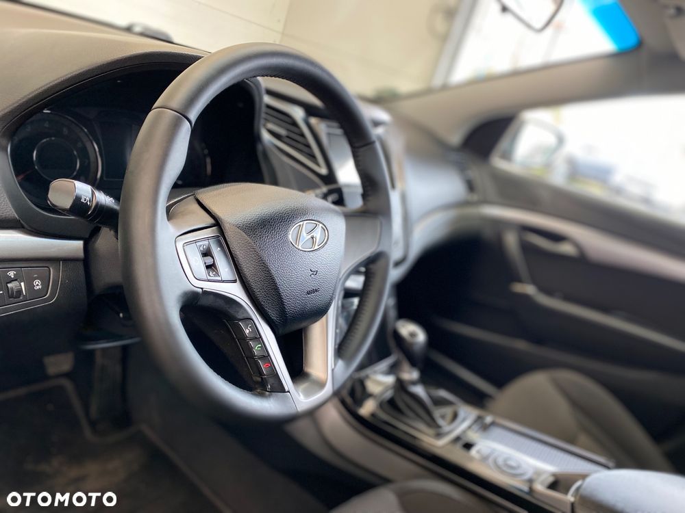 Hyundai i40 Kombi blue 1.6 Trend - 21