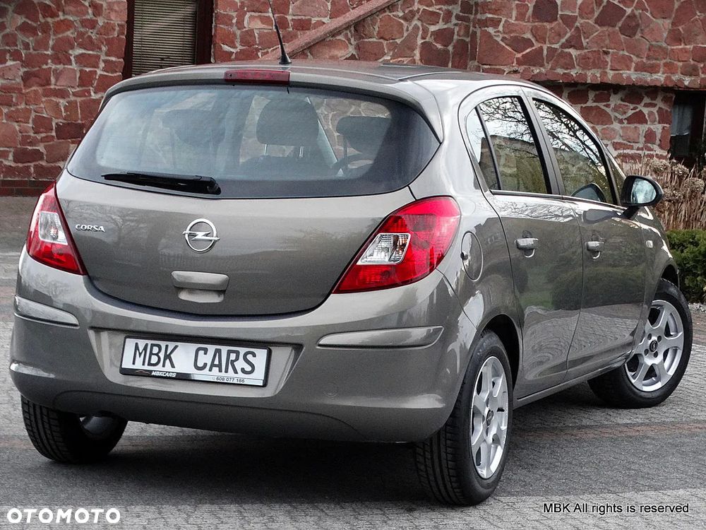 Opel Corsa 1.4 16V Cosmo - 12